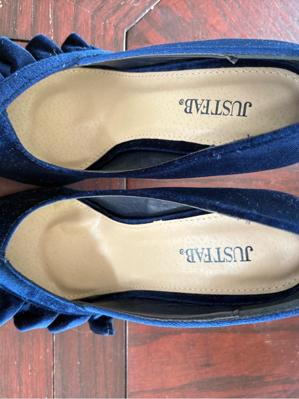 JustFab Navy Velvet Women’s Bow pointed toe heels
